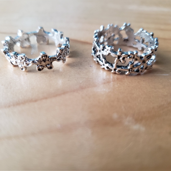 Lot of Two Vintage Abstract Floral Rings - Picture 2 of 6